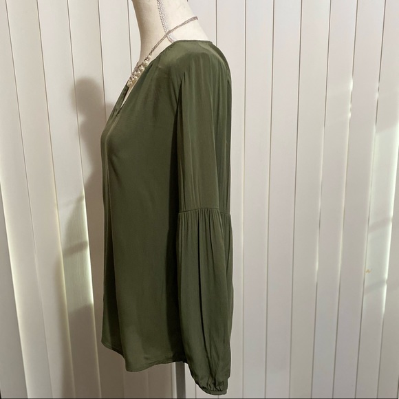 TOPS 👚 - 2 for $15 - Picture 2 of 4